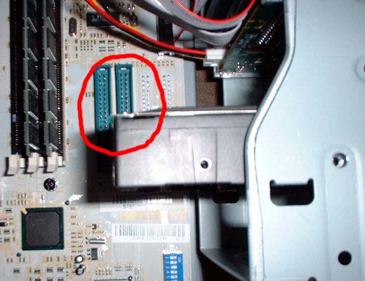 ATA�P�[�u���\�P�b�g��HDD���ǂ��}